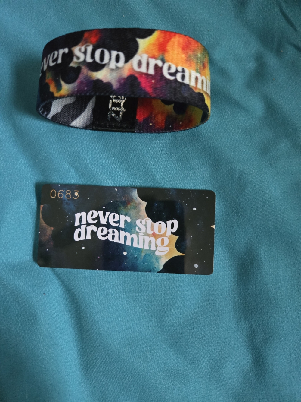 Kids Tie-Dye Stretch Wristband - Never Stop Dreaming